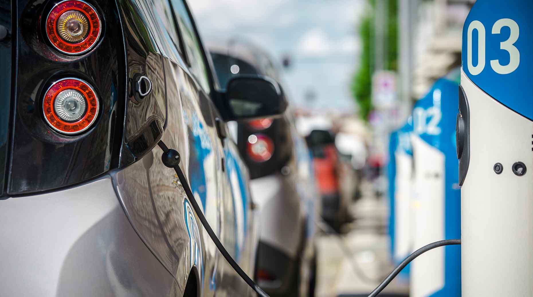 la macif investit 50 millions d'euros dans cosmobilis pour soutenir l'innovation et le développement durable dans la mobilité.