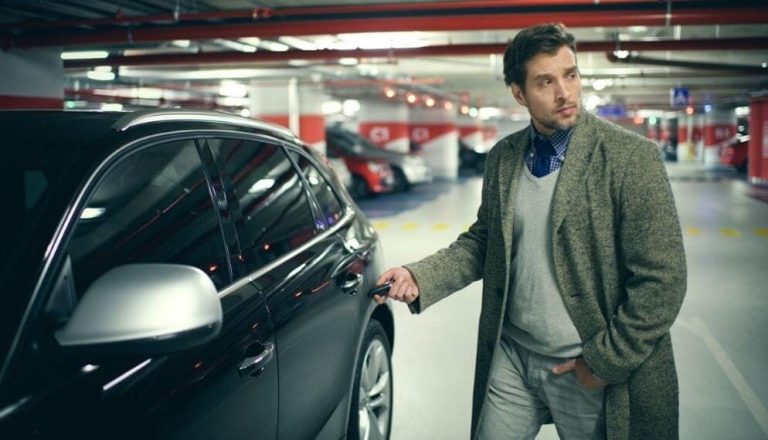 découvrez des conseils pratiques pour éviter la hausse de votre assurance auto et économisez sur votre prime d’assurance tout en protégeant votre véhicule.