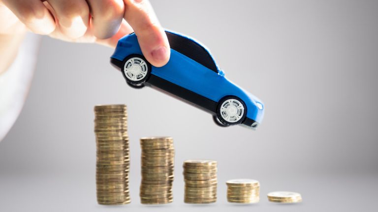 découvrez en 2026 quelles sont les villes où l'assurance auto est la plus chère et comment optimiser votre contrat pour économiser.
