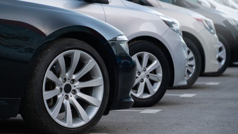 découvrez les tendances de l'automobile en 2026 : une réduction des pannes mais une augmentation des coûts à prévoir pour les consommateurs.